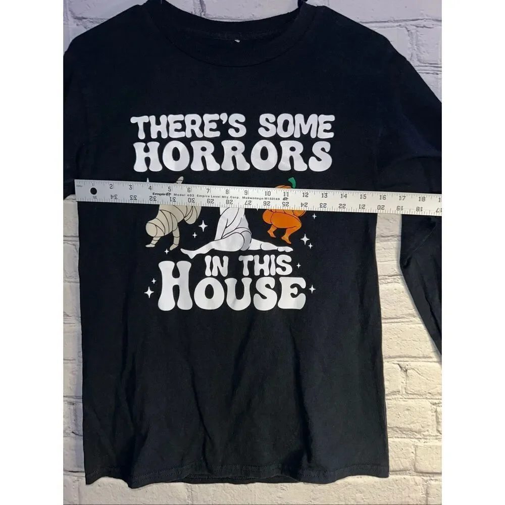Gildan Black Long Sleeve Graphic T-Shirt – Medium – “There Are Some Horrors in T